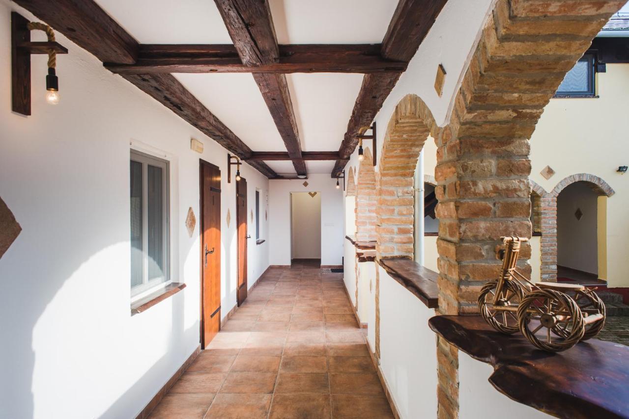 Tri Mudraca Inn Karanac Zewnętrze zdjęcie
