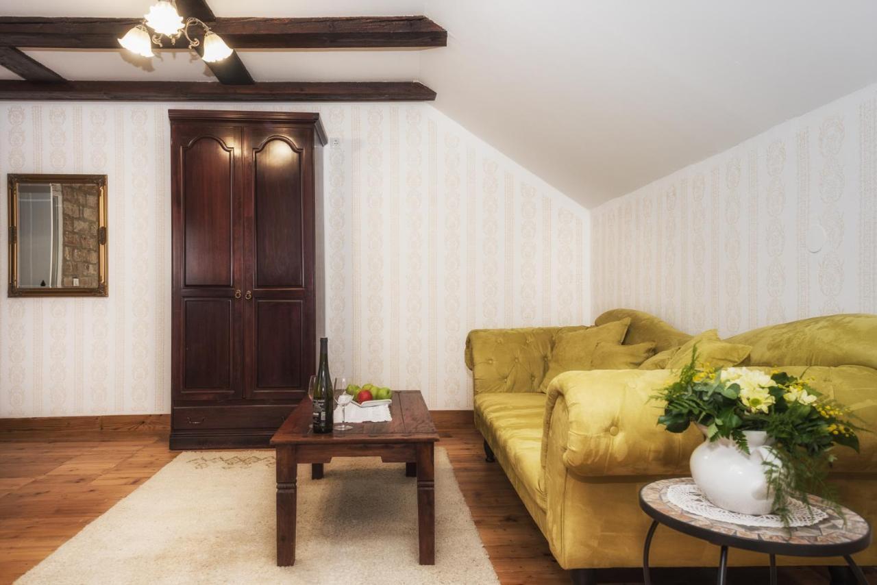 Tri Mudraca Inn Karanac Zewnętrze zdjęcie
