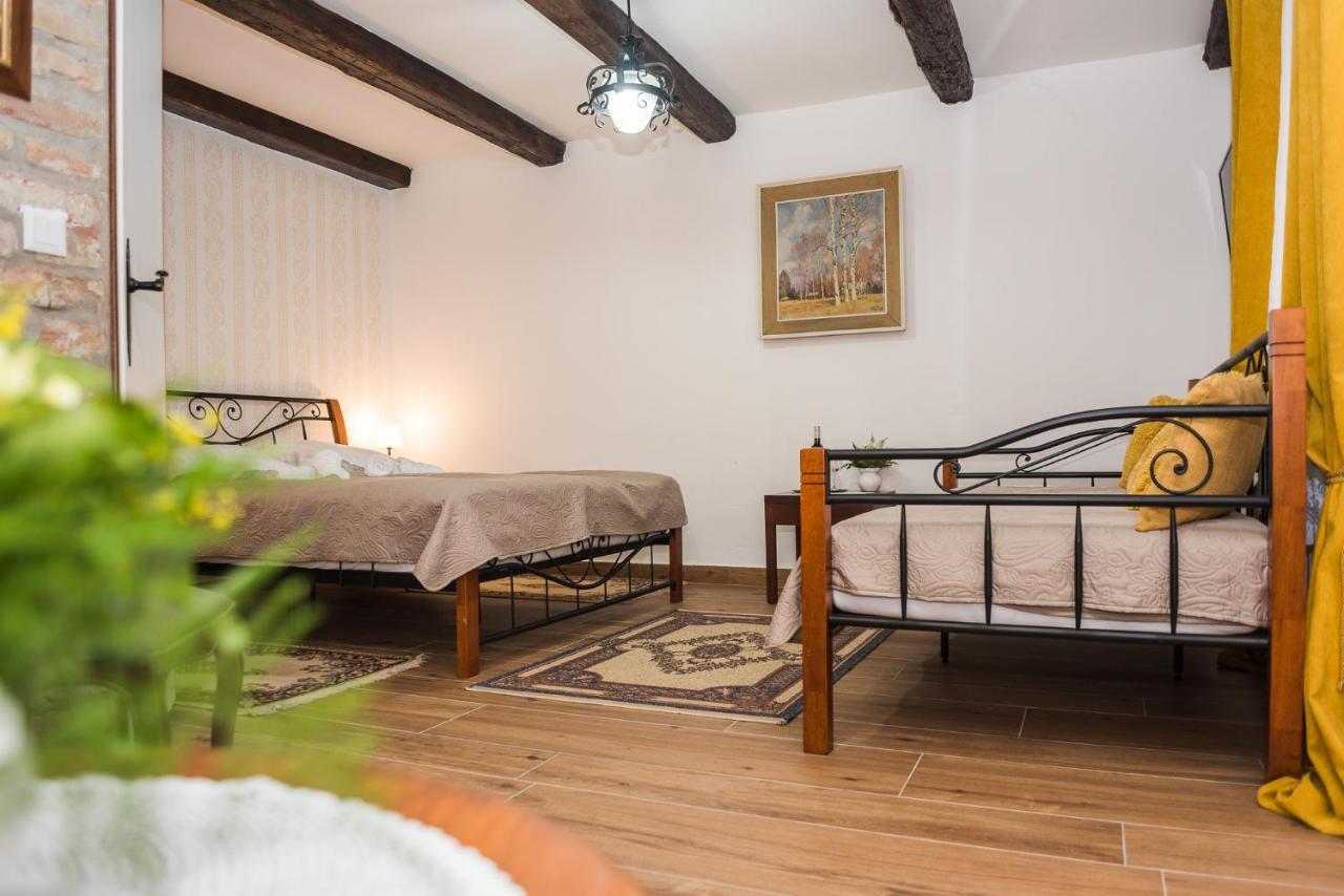 Tri Mudraca Inn Karanac Zewnętrze zdjęcie