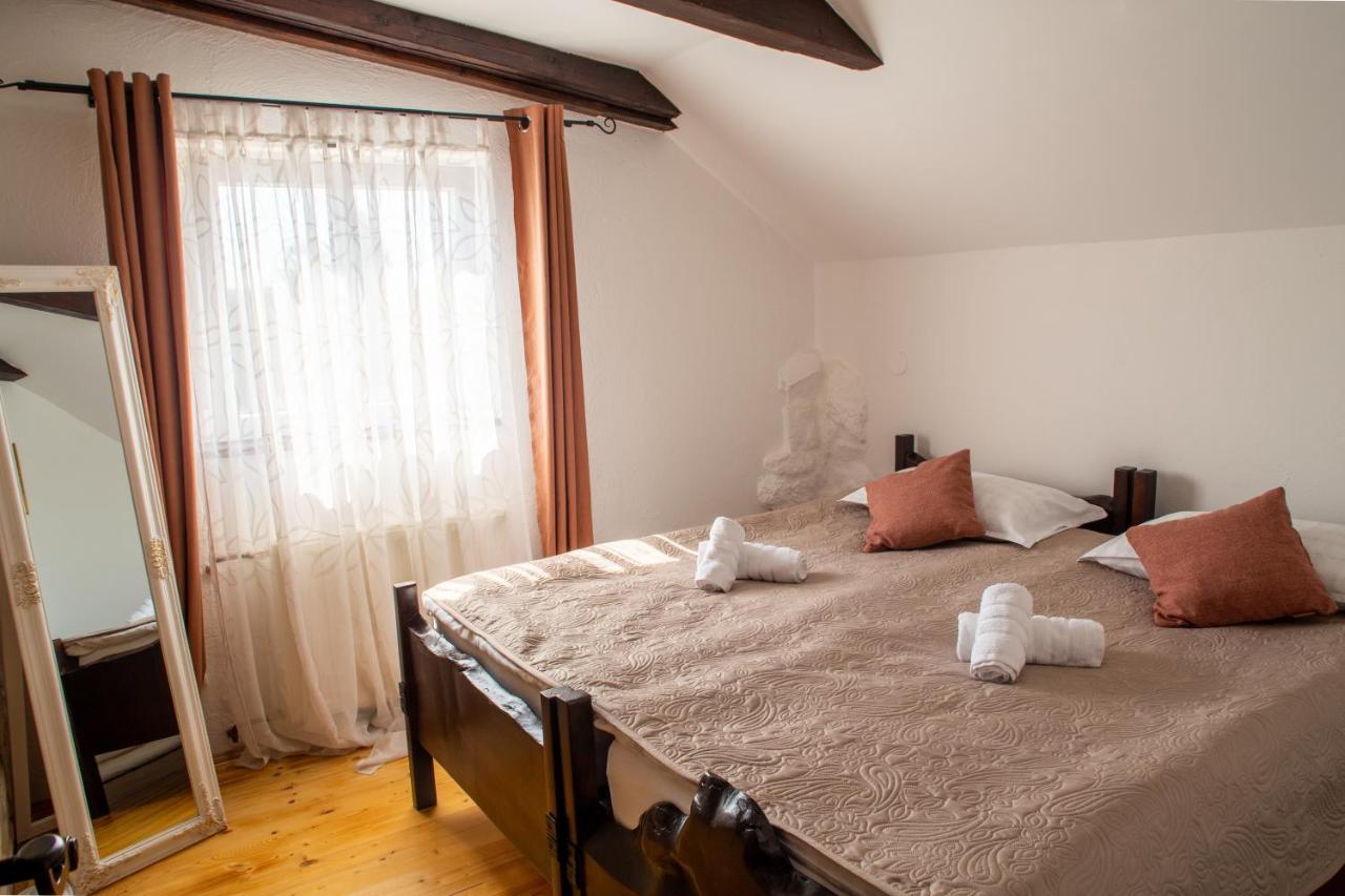 Tri Mudraca Inn Karanac Zewnętrze zdjęcie
