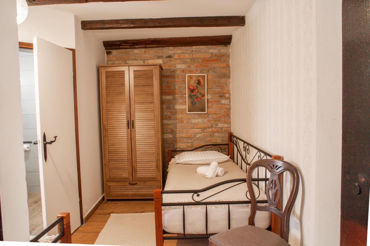 Tri Mudraca Inn Karanac Zewnętrze zdjęcie